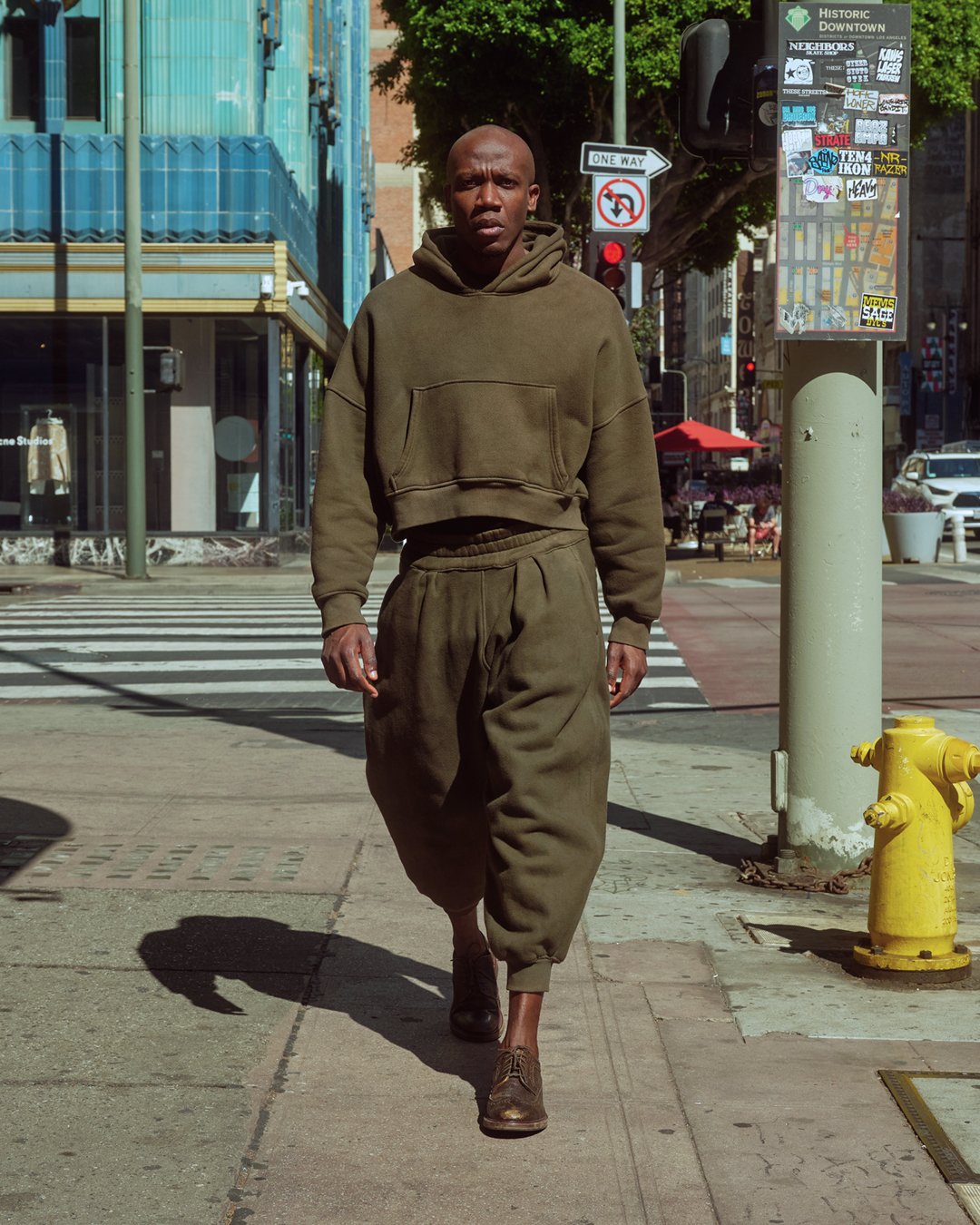 CROPPED PULLOVER HOODIE