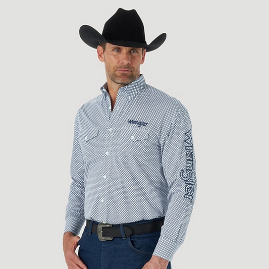 MEN'S WRANGLER® LOGO LONG SLEEVE BUTTON-DOWN PRINT SHIRT IN WHITE