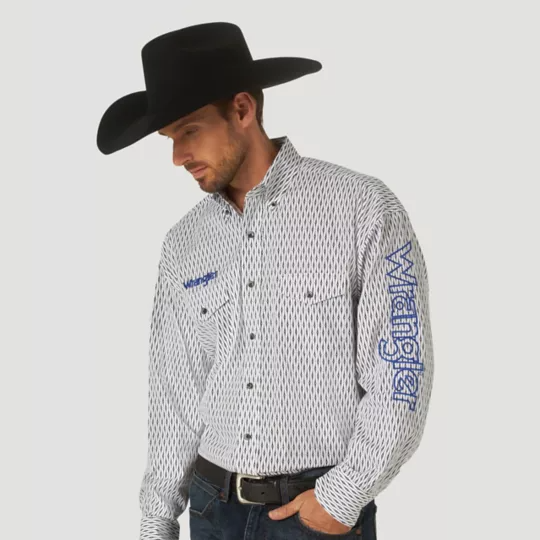 MEN'S WRANGLER® LOGO LONG SLEEVE BUTTON-DOWN PRINT SHIRT IN WHITE